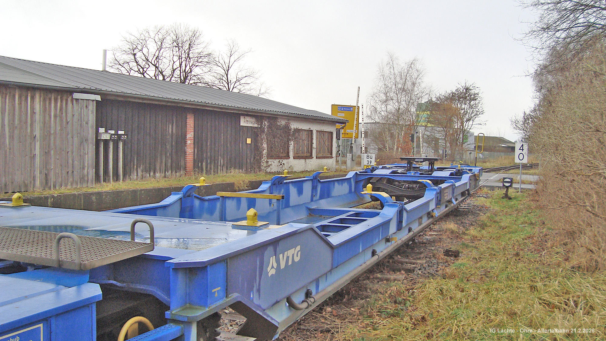 Bahnhof Altenhagen mit Bahnhofsschild